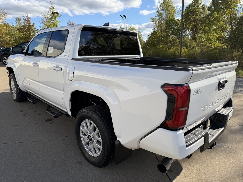 2025 Toyota Tacoma SR5 photo 2