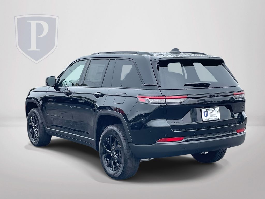 2025 Jeep Grand Cherokee Altitude photo 3