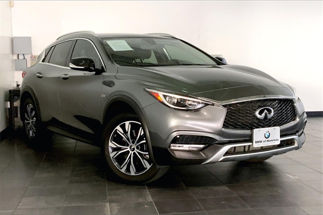 2018 Infiniti QX30 Premium photo 2