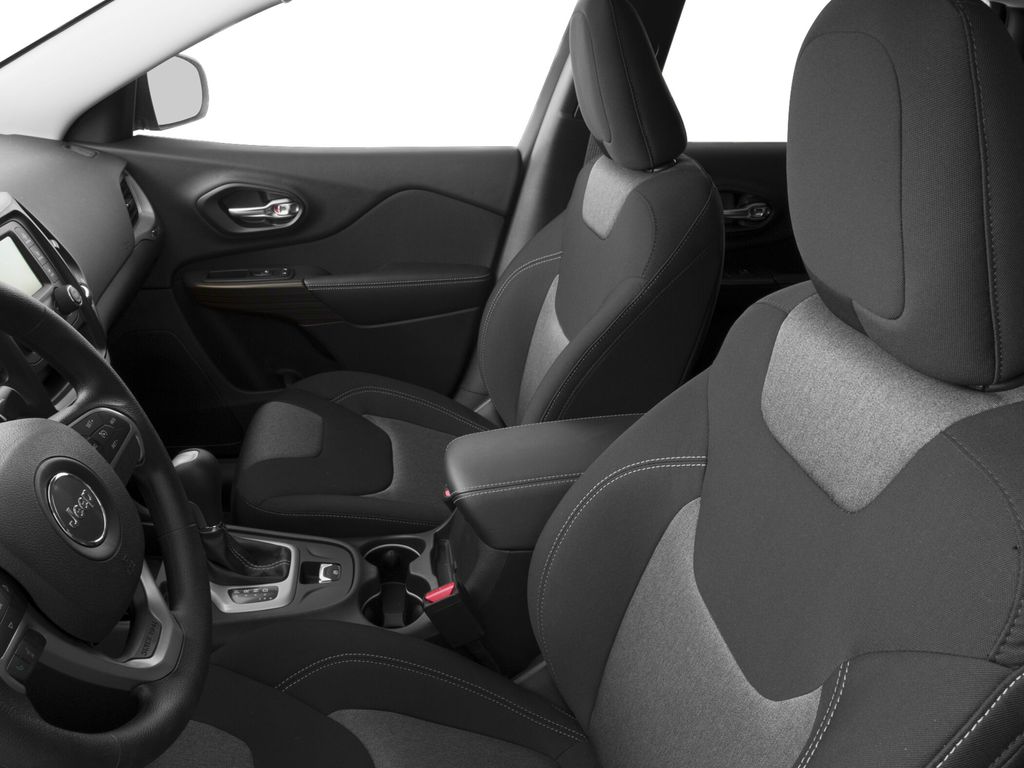 2016 Jeep Cherokee Sport photo 8