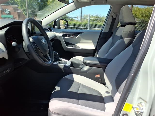 2022 Toyota RAV4 XLE photo 10