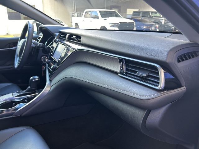 2020 Toyota Camry SE photo 19