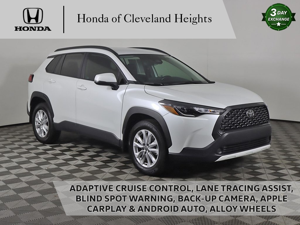 2024 Toyota Corolla Cross LE's photo