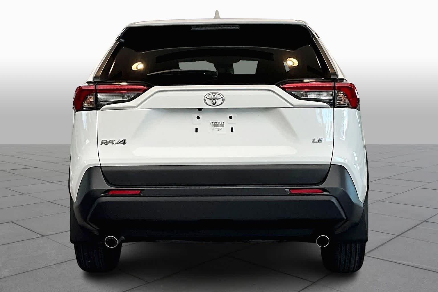 2024 Toyota RAV4 LE photo 4