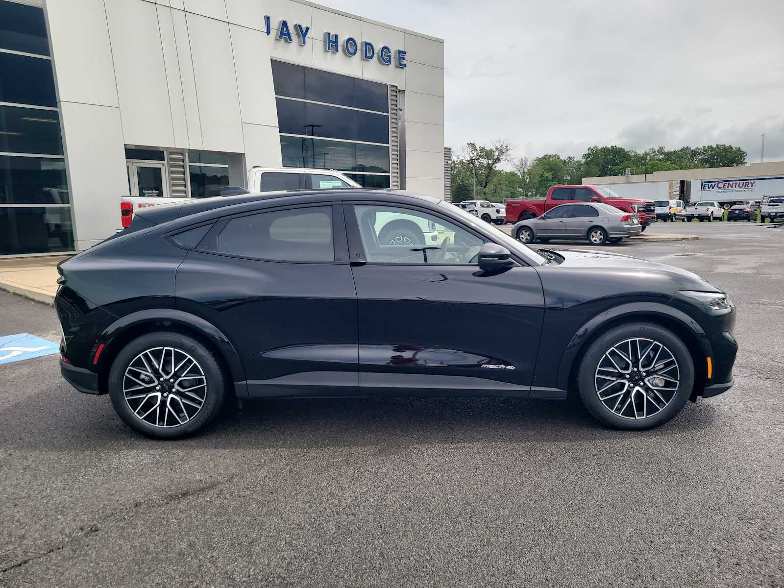 2025 Ford Mustang Mach-E Premium photo 2