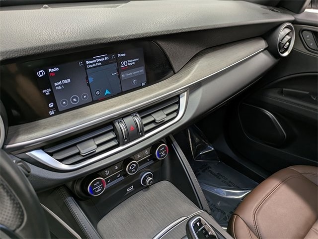 2023 Alfa Romeo Stelvio Ti photo 10