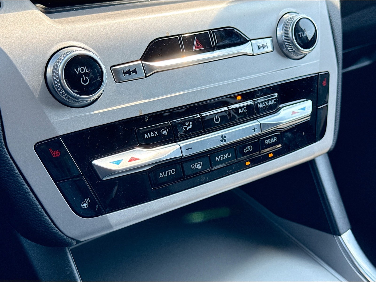 2024 Ford Explorer XLT photo 14