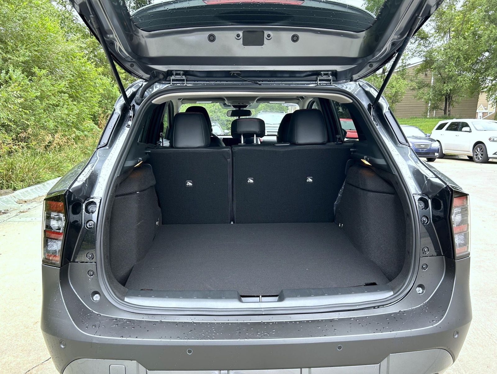 2025 Nissan Kicks SR photo 9