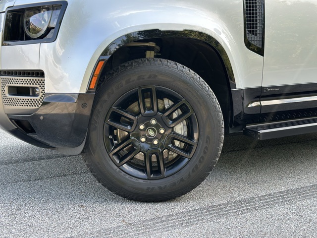 2021 Land Rover Defender 90 X-Dynamic S photo 2