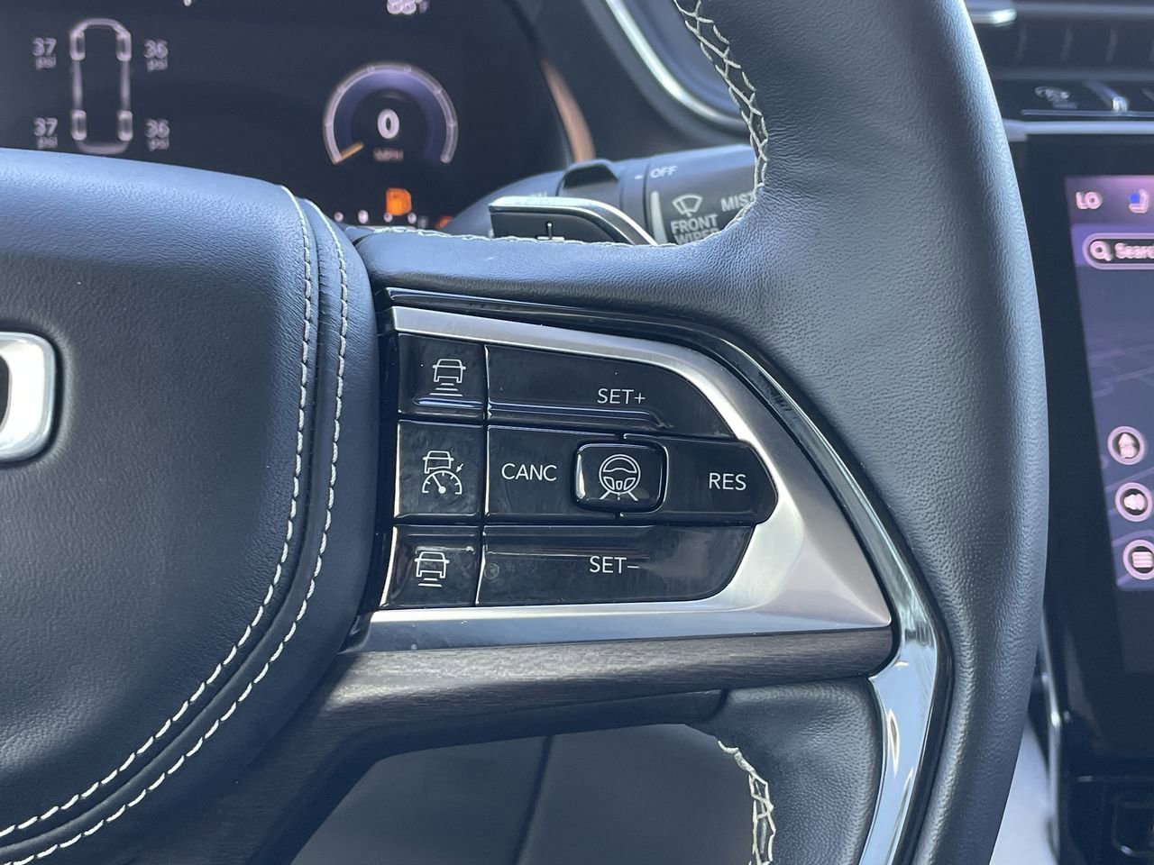 2022 Jeep Grand Cherokee Overland photo 29