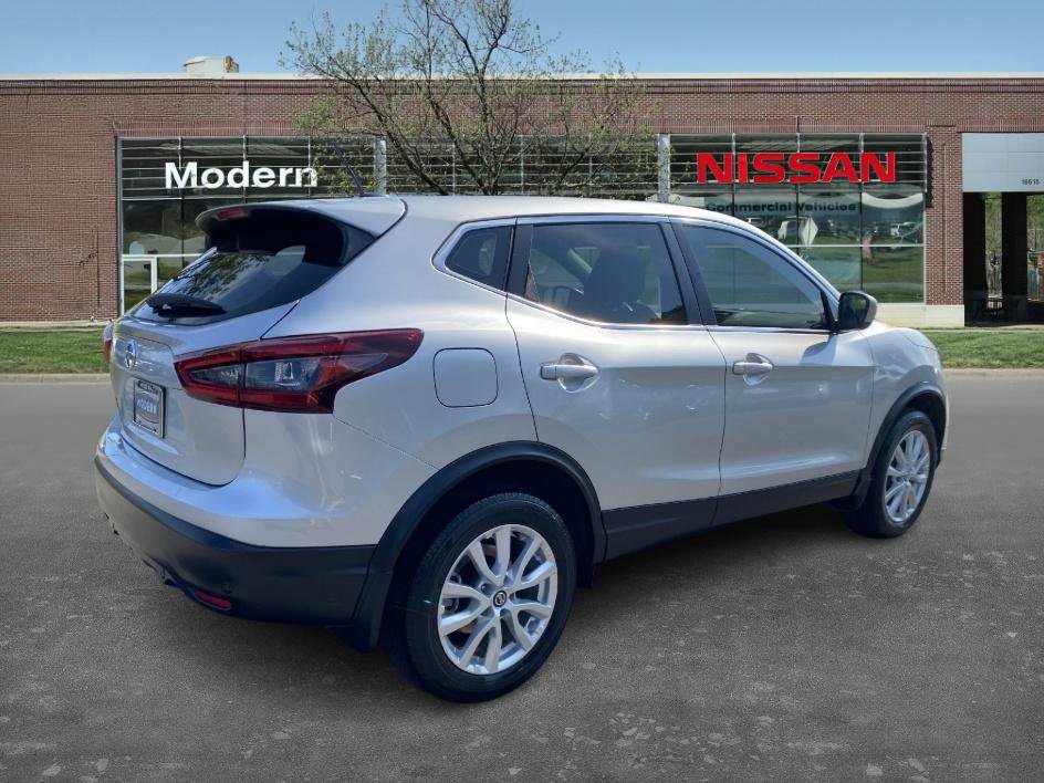 2021 Nissan Rogue Sport S photo 3