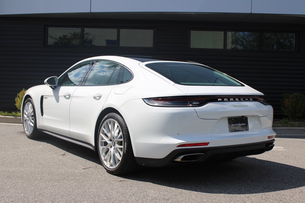 2023 Porsche Panamera E-Hybrid 4 photo 3