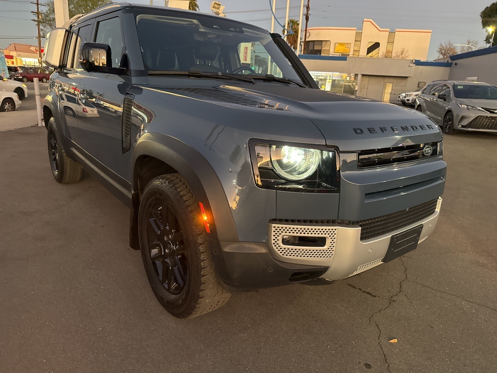 2020 Land Rover Defender SE's photo
