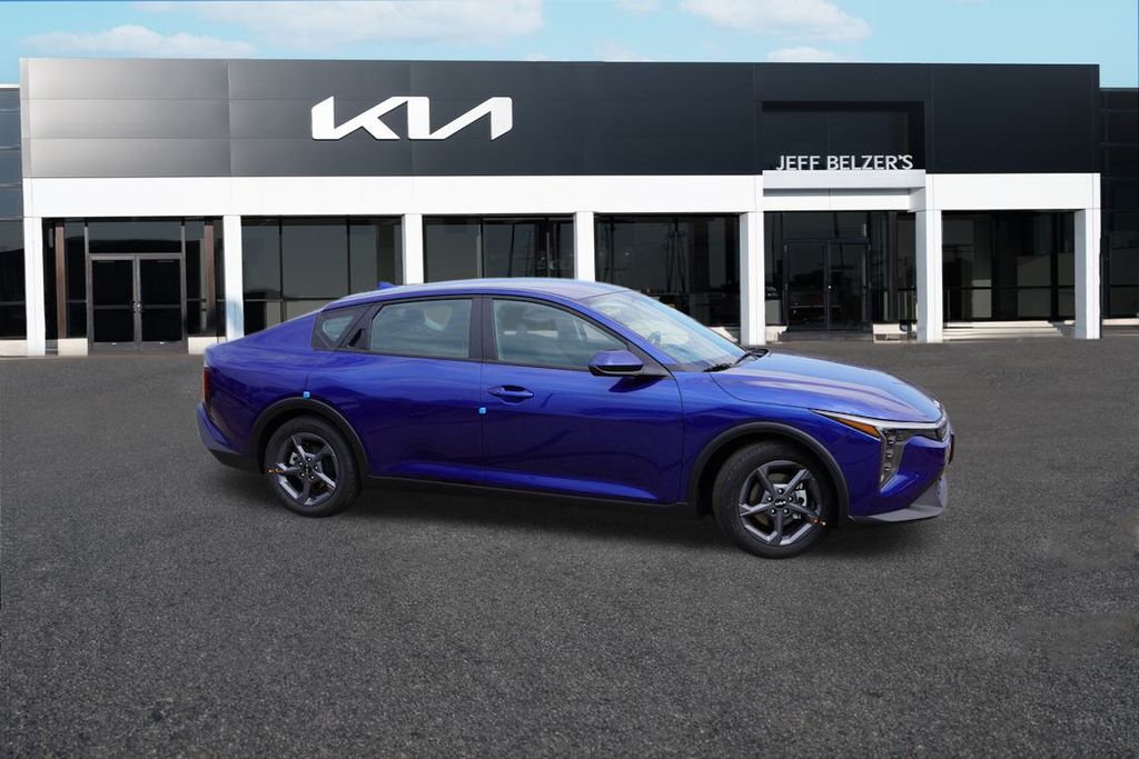 2025 Kia K4 LXS photo 2