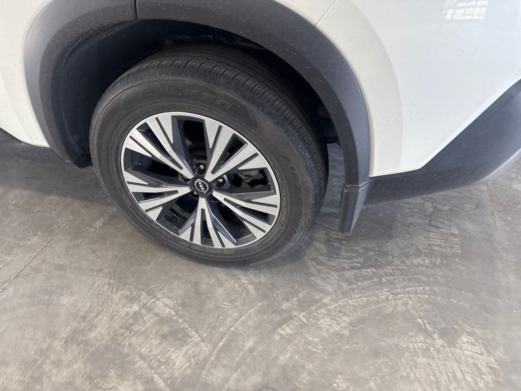 2022 Nissan Rogue SV photo 17