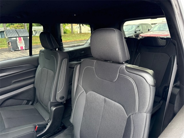 2025 Jeep Grand Cherokee Laredo X photo 4