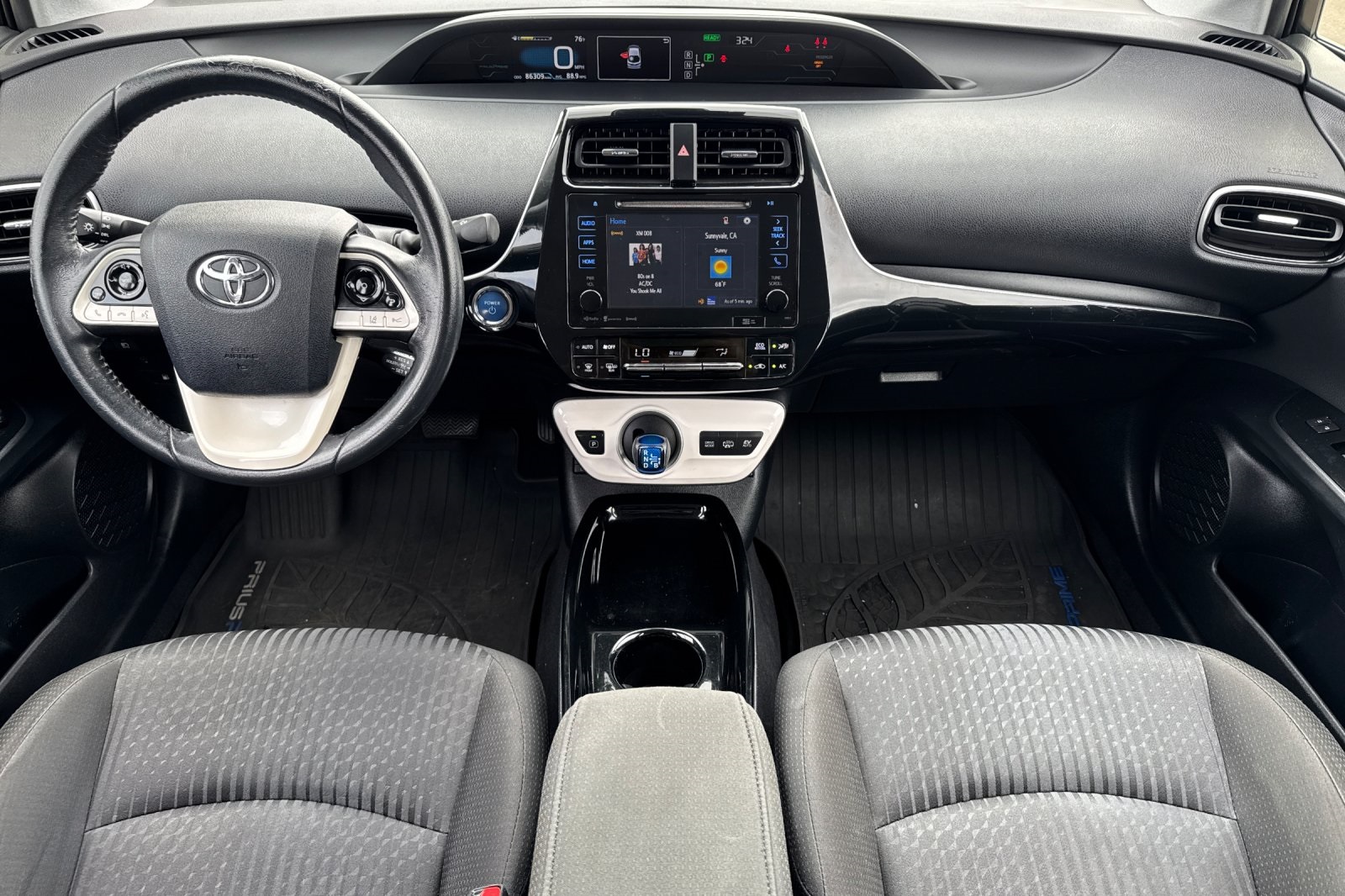2017 Toyota Prius Prime Plus photo 3
