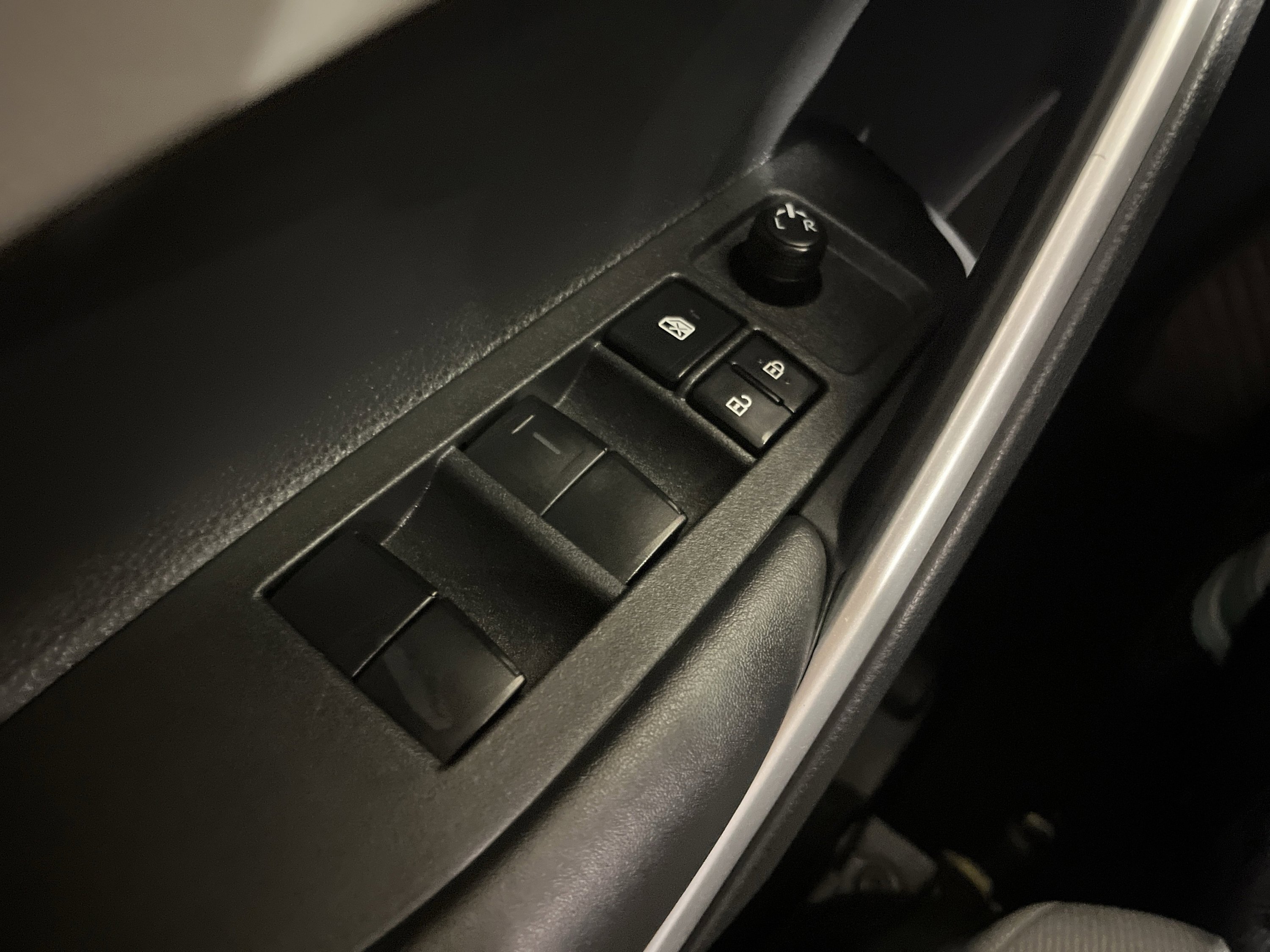 2022 Toyota Corolla Cross LE photo 18