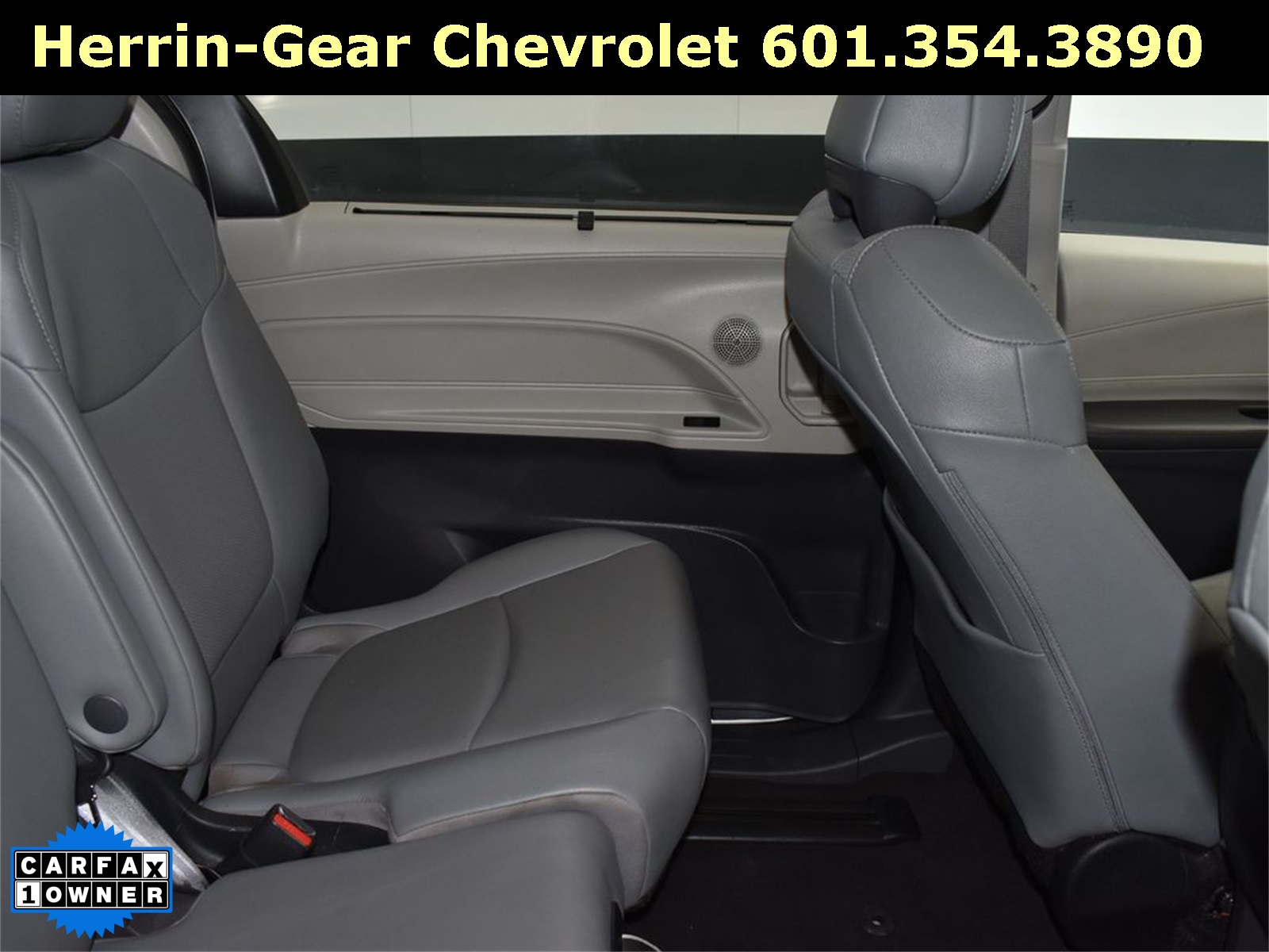 2023 Toyota Sienna XLE photo 18