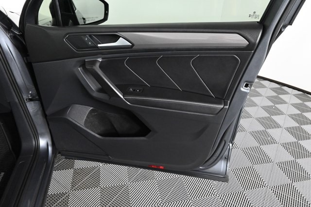 2023 Volkswagen Tiguan SE photo 9