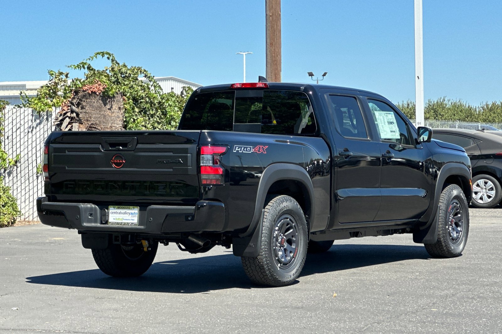 2025 Nissan Frontier Crew Cab PRO-4X photo 4