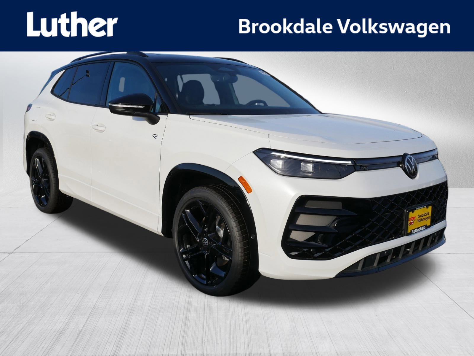 2026 Volkswagen Tiguan SE R-LINE BLACK's photo