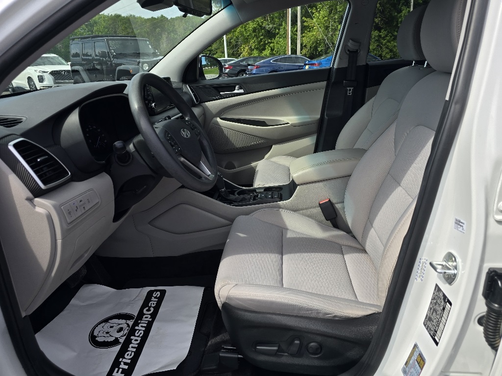 2021 Hyundai Tucson Value photo 2