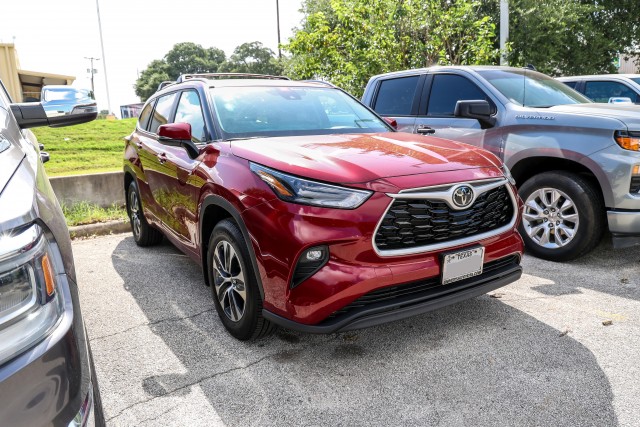 Pre-Owned 2024 Toyota Highlander XLE AWD
