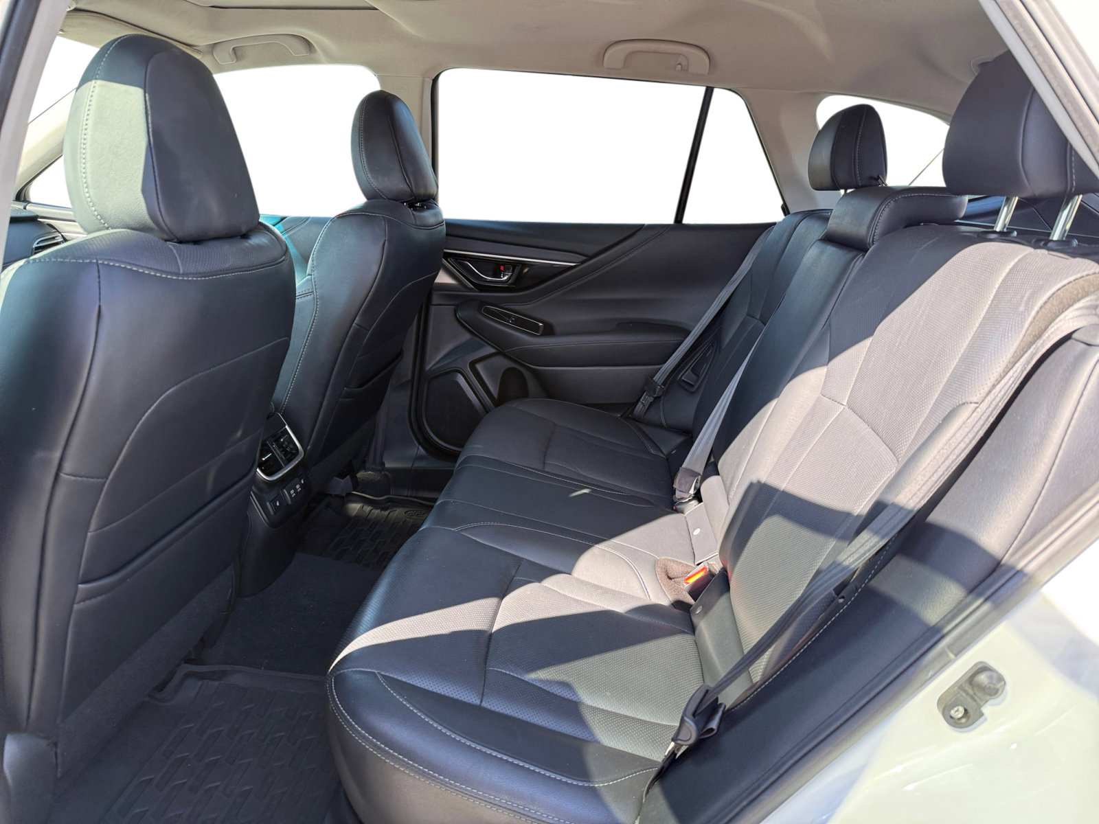 2022 Subaru Outback Limited photo 16