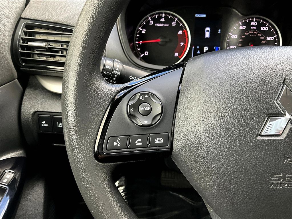 2023 Mitsubishi Eclipse Cross LE photo 17