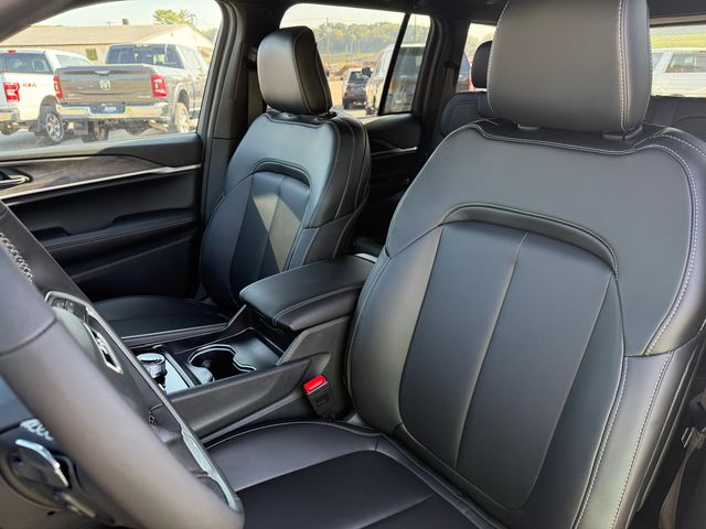 2025 Jeep Grand Cherokee Limited photo 19