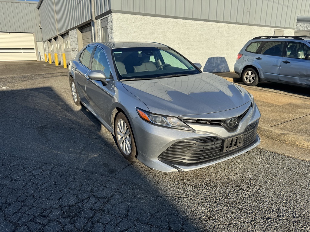 2018 Toyota Camry LE's photo