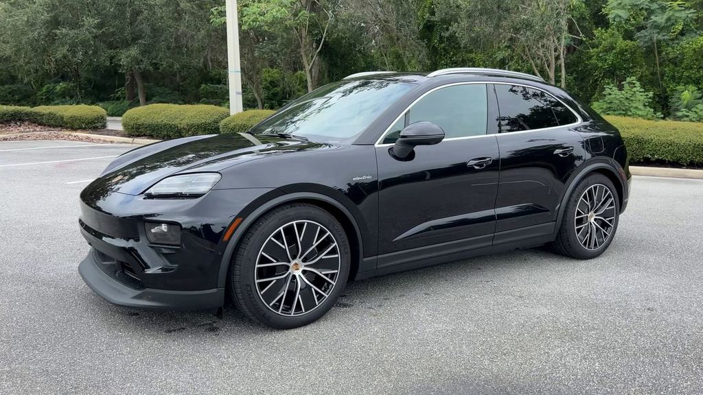 2024 Porsche Macan Electric 4 photo 4