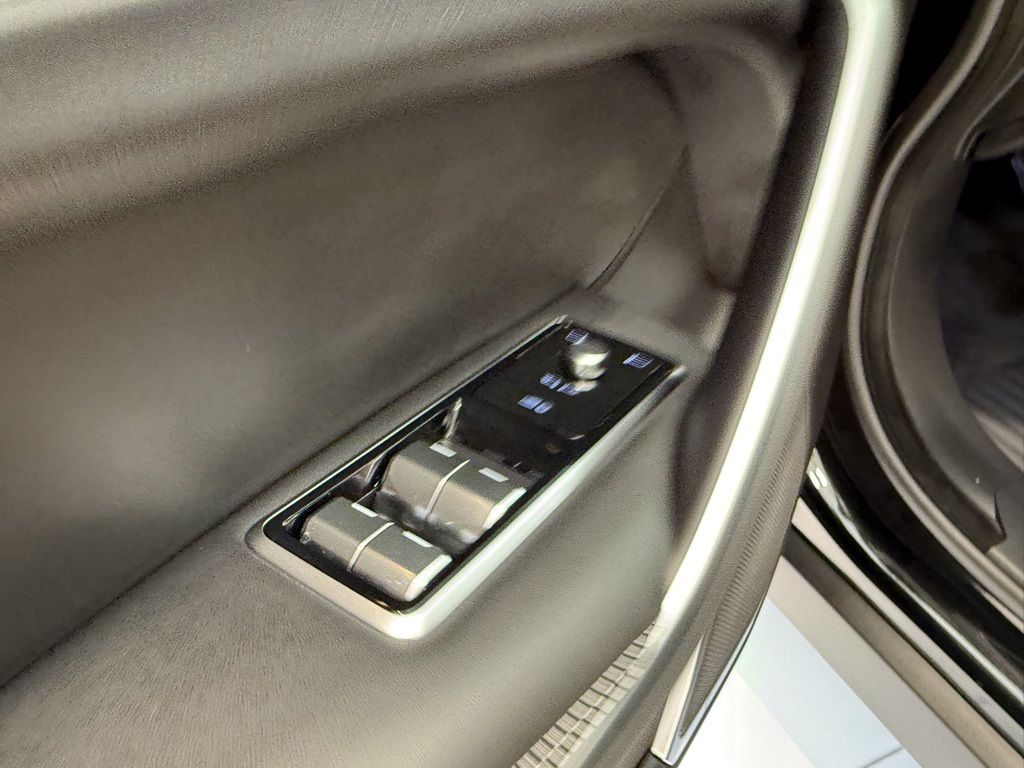 2026 Jaguar F-PACE P250 R-Dynamic S photo 7