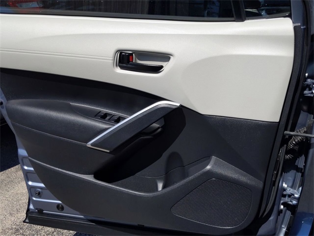 2023 Toyota Corolla Cross LE photo 12