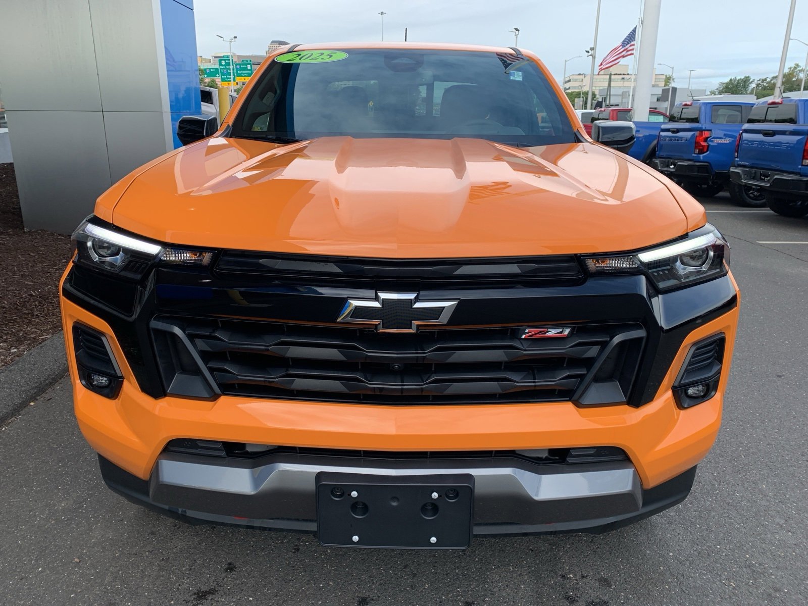 2025 Chevrolet Colorado Z71 photo 2