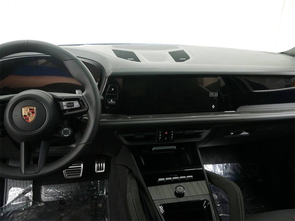 2025 Porsche Cayenne GTS photo 15