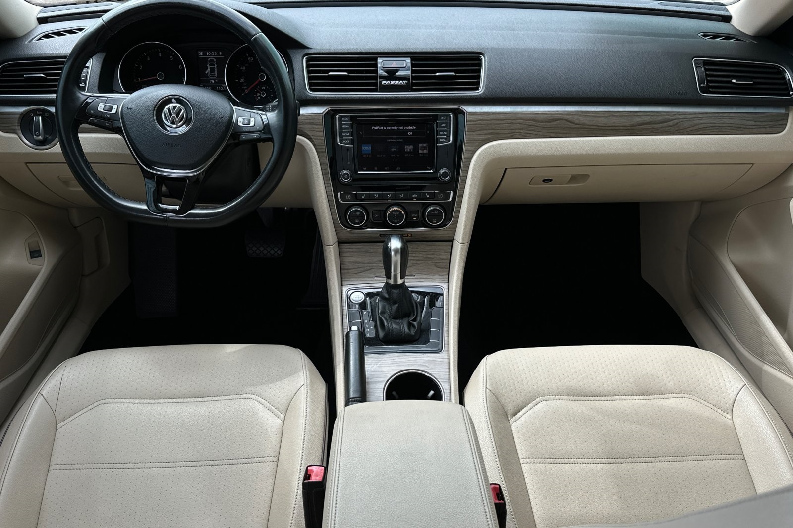 2018 Volkswagen Passat 2.0T SE photo 11