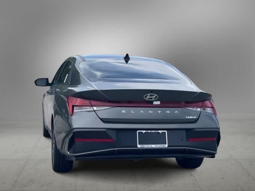2024 Hyundai Elantra Limited photo 8