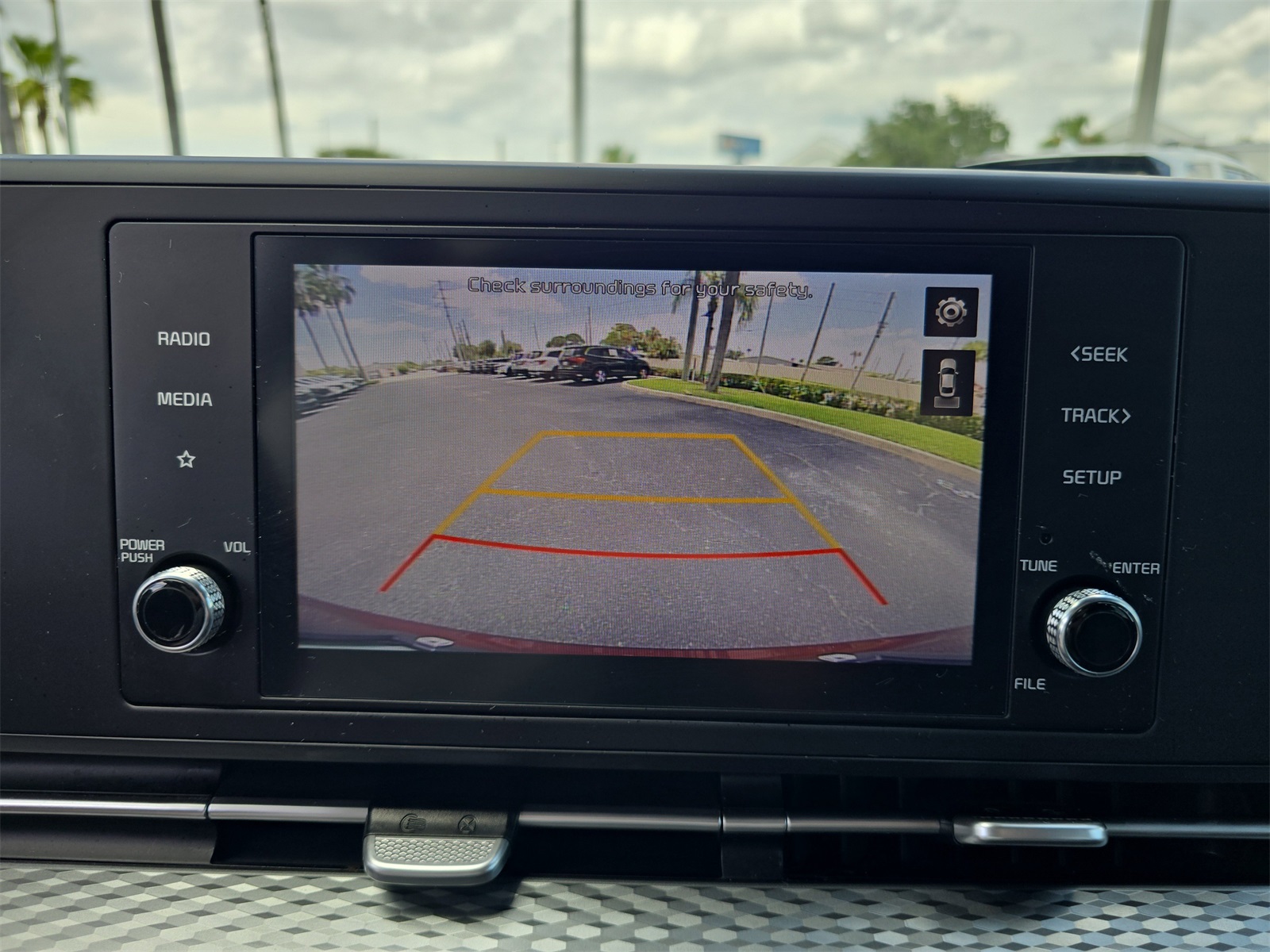 2024 Kia Carnival LX photo 18