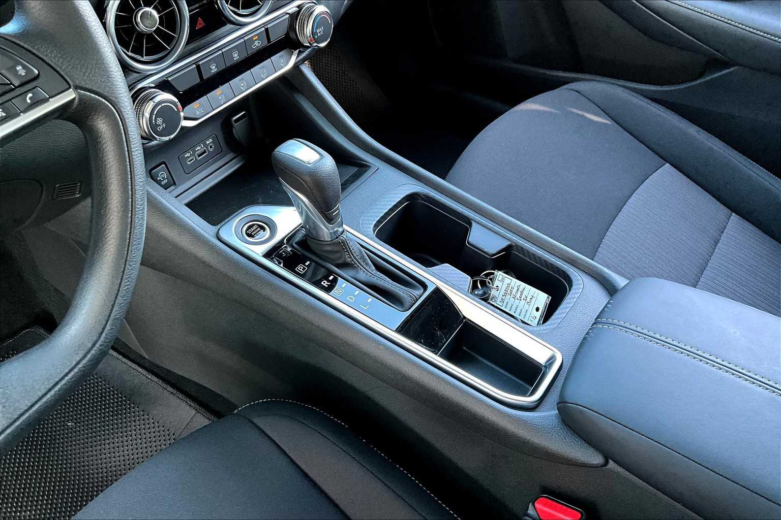 2025 Nissan Sentra SV photo 7