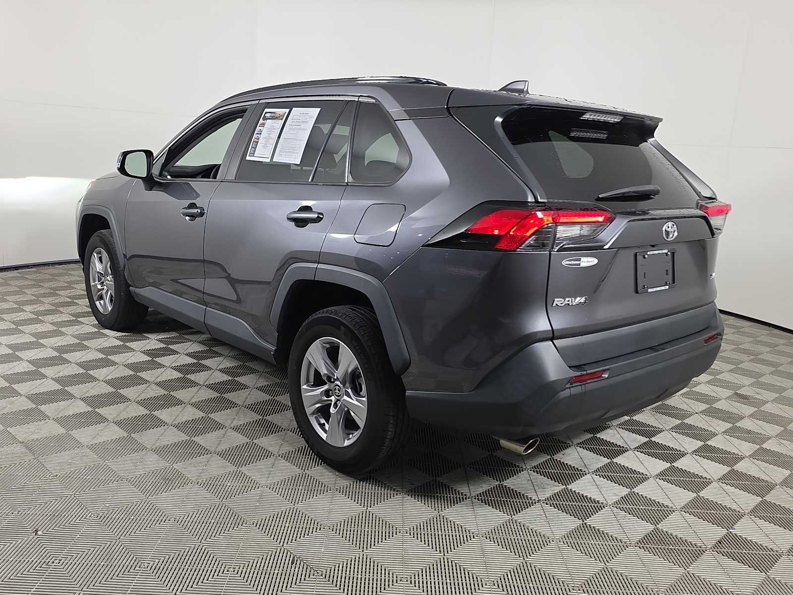 2023 Toyota RAV4 XLE photo 4