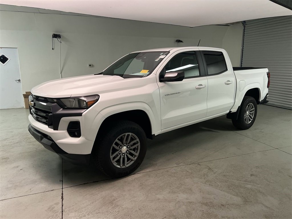 2024 Chevrolet Colorado LT photo 3