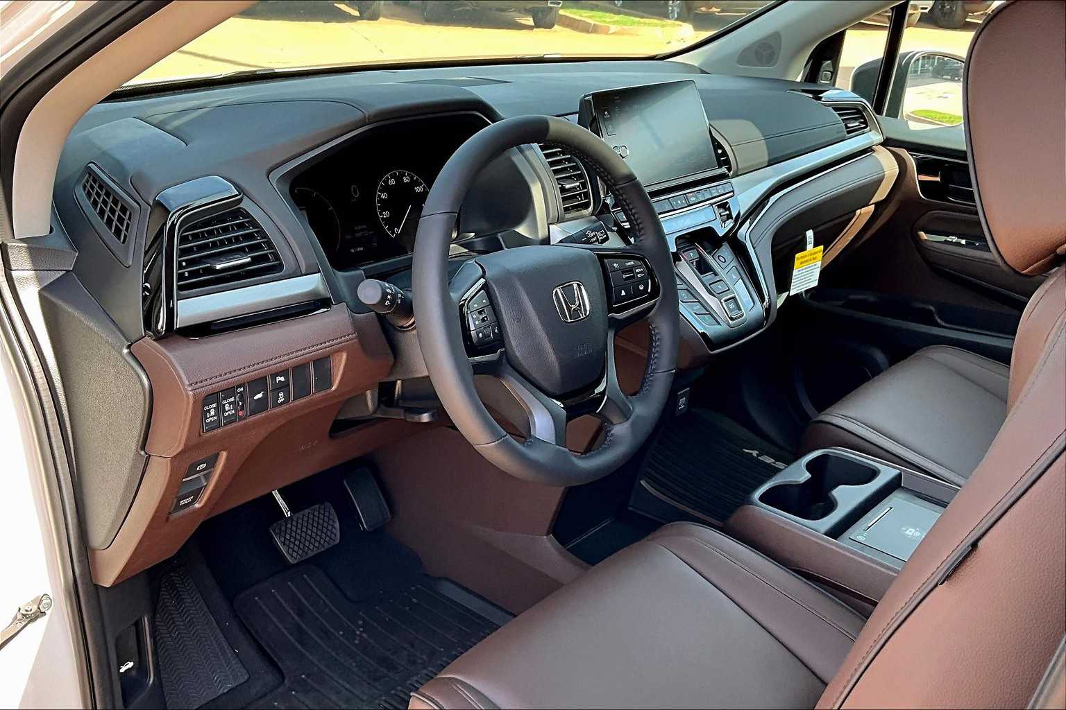 2026 Honda Odyssey Touring photo 8
