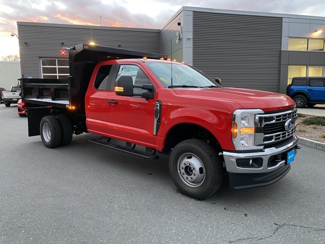 2026 Ford F-350 Super Duty Chassis Cab XL's photo