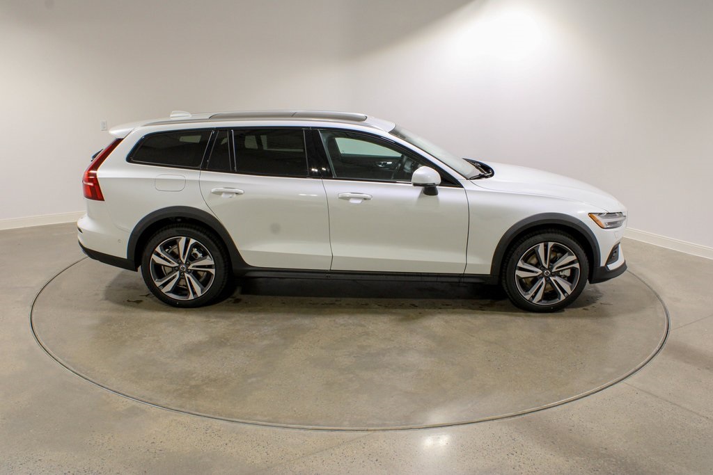 2026 Volvo V60 Plus photo 5
