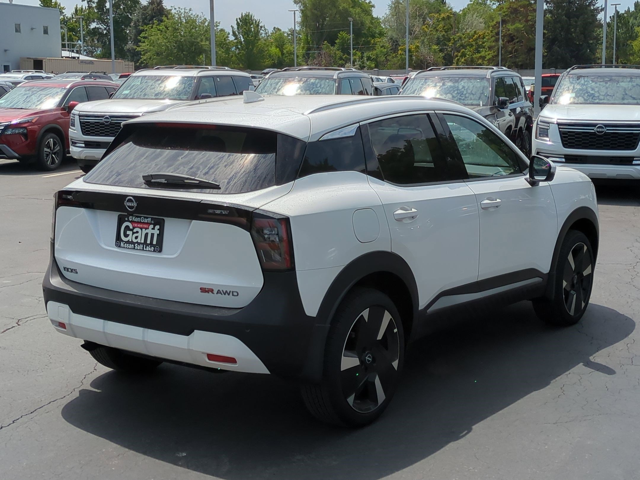 2025 Nissan Kicks SR photo 3