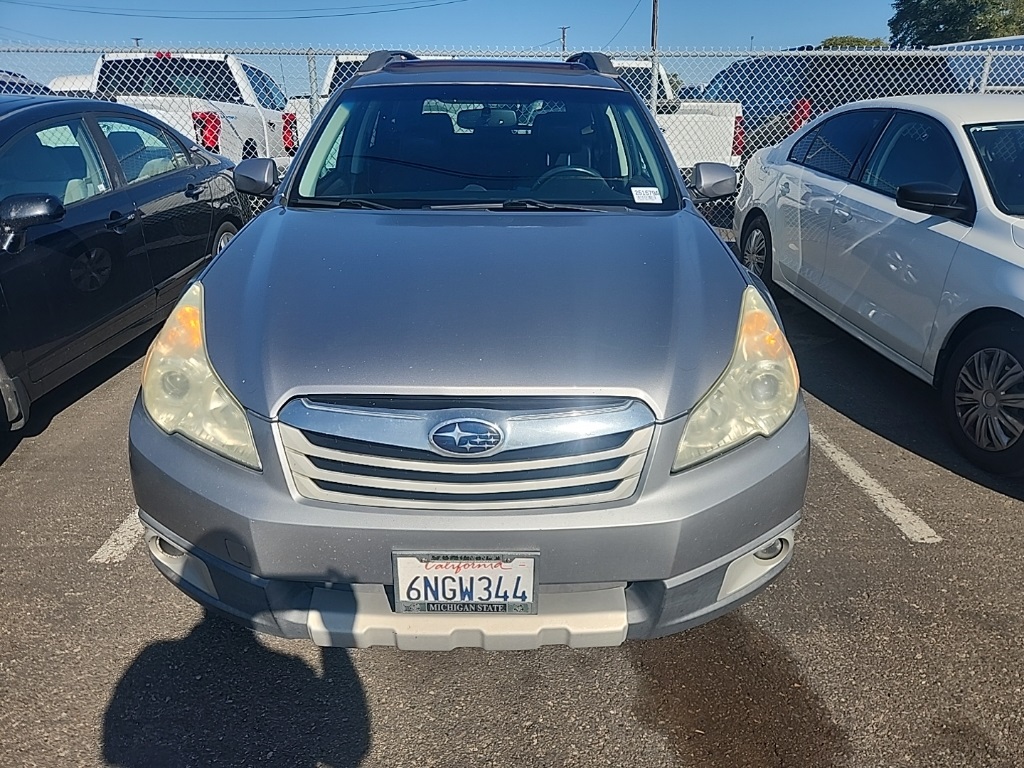 2011 Subaru Outback 3.6R Limited photo 2