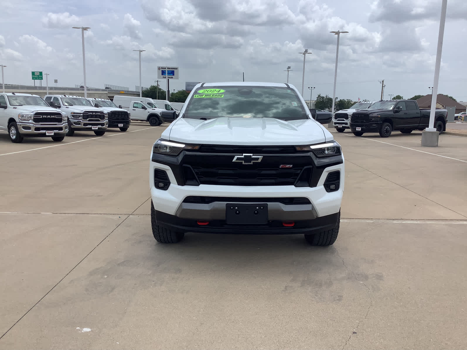 2024 Chevrolet Colorado Z71 photo 3