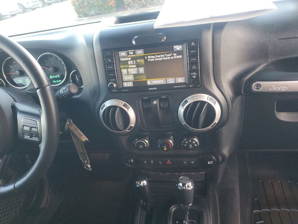 2018 Jeep Wrangler Sahara photo 2